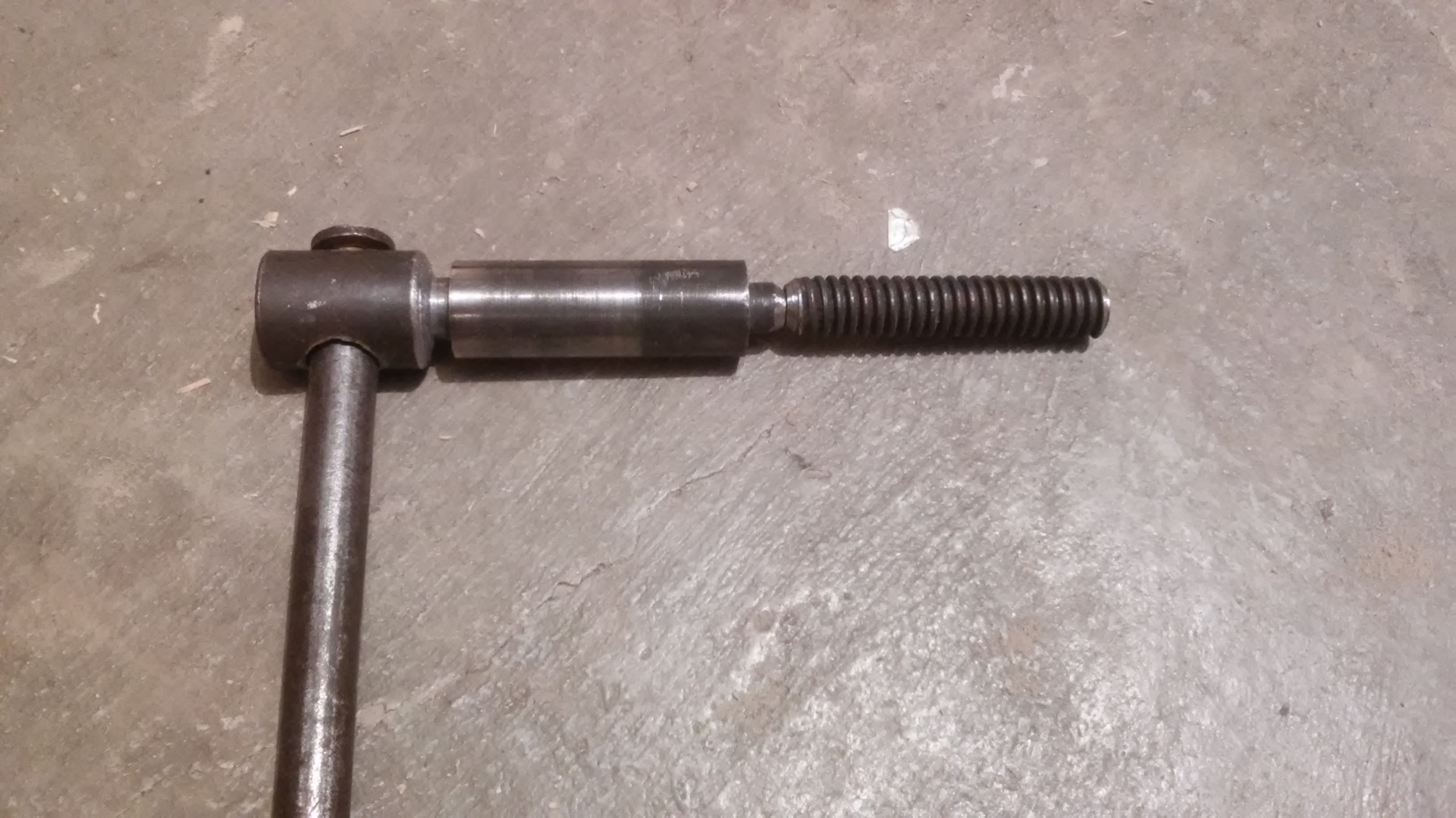 Винт для тисков слесарных. Винт гайка для слесарных тисков на 140 мм. Ходовая гайка для тисков тсс-200. Винт для тисков слесарных. Винт гайка для слесарных тисков на 140 мм.