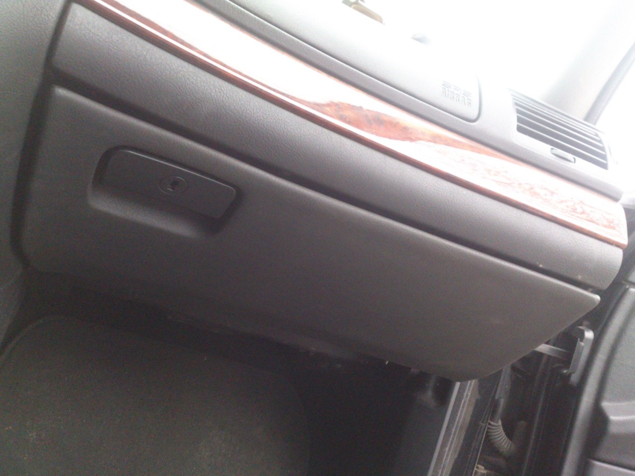 Как снять бардачок бмв е90 Замена крышки бардачка. - BMW 7 series (E38), 3 л, 2000 года своими руками DRIVE