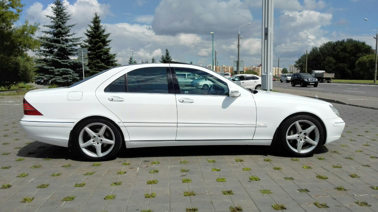 220 white. Mercedes s class w220 белый. Мерседес w220 белый. Mercedes Benz w220 белый. Мерседес с класс w220 белый.