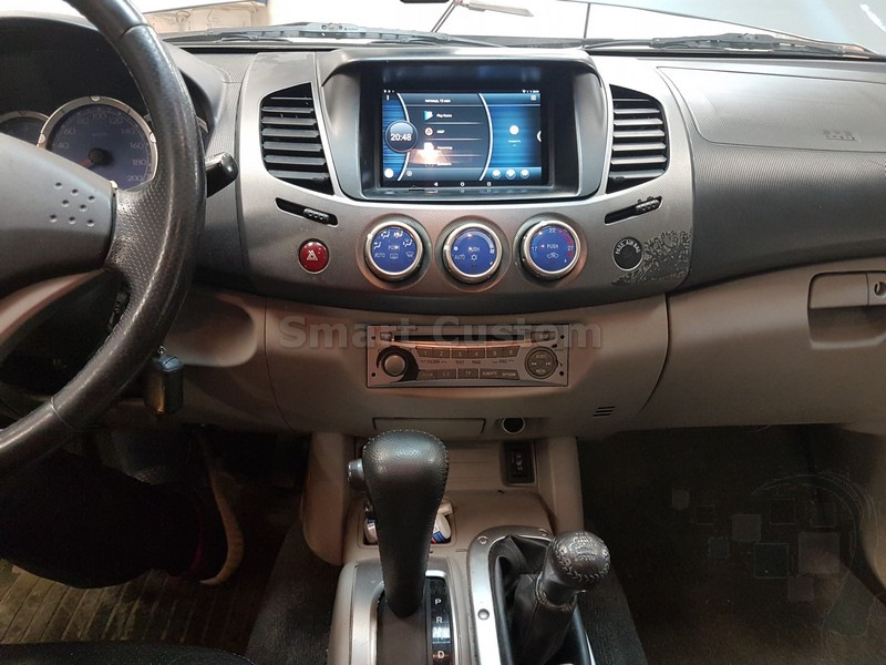 Шумоизоляция и установка планшета в Mitsubishi L200 — Smart Custom на ...