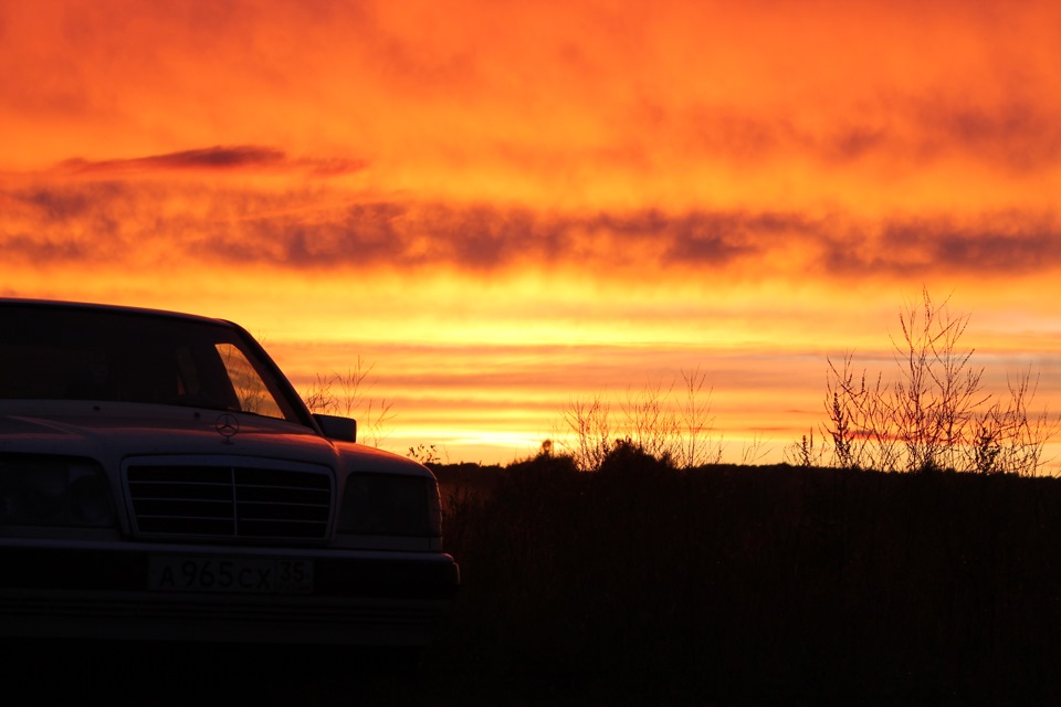 mercedes w124 черный в закате