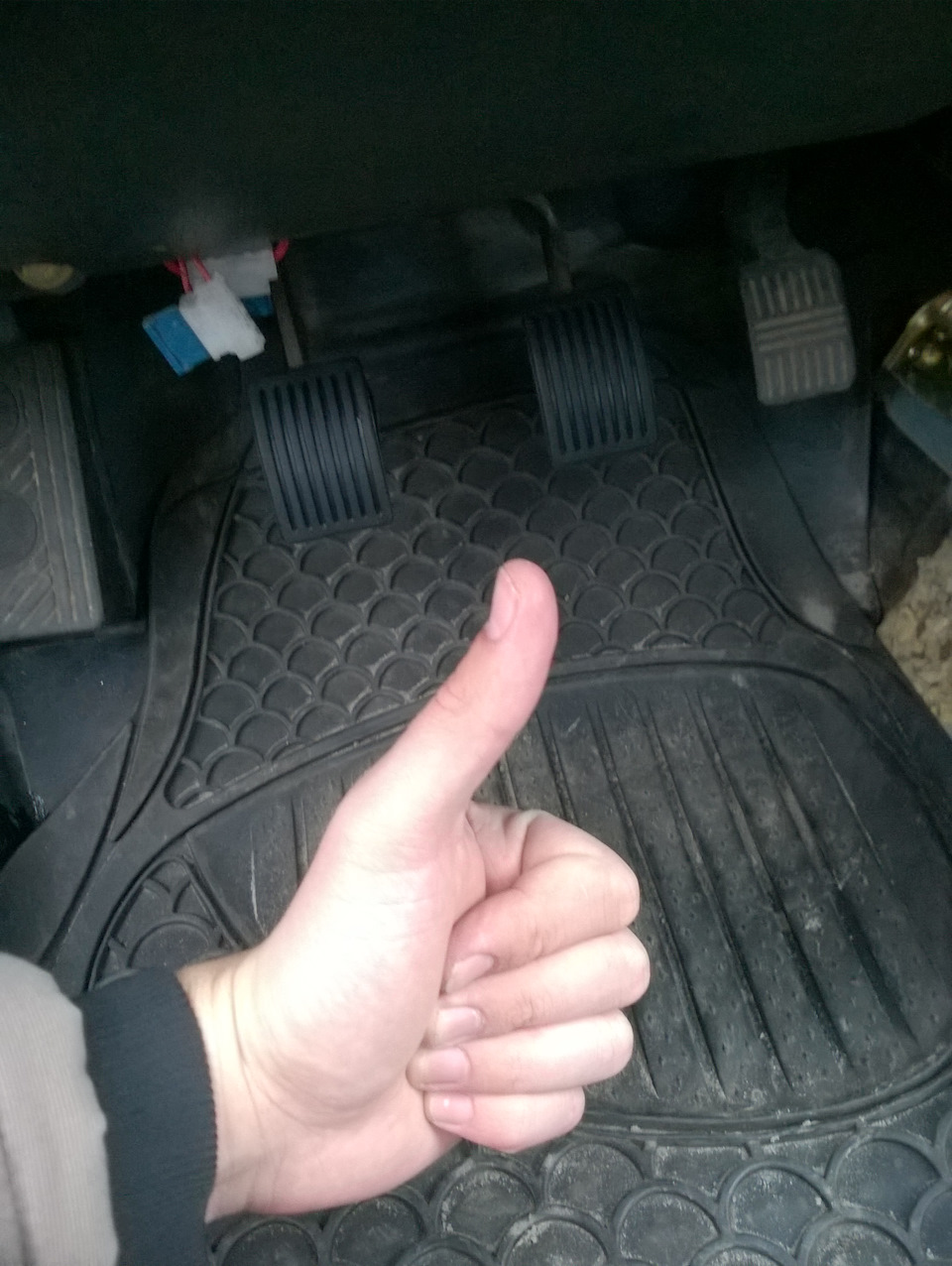 резинки на педали))) ура) — Hyundai Accent (1G), 1,3 л, 1996 года ...
