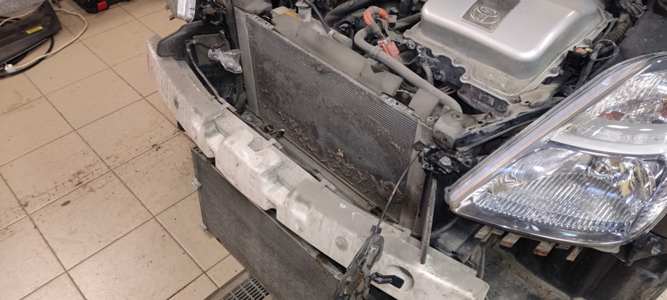 Замена радиатора кондиционера — Toyota Prius (20), 1,5 л, 2007 года ...