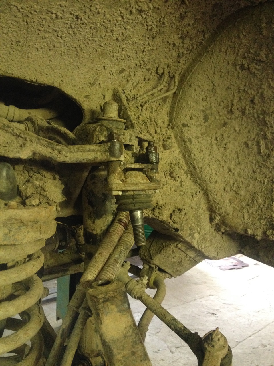 Замена сальников переднего моста, правой внутренней гранаты ...