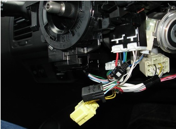 Cruise control and radio control on the steering wheel  - Toyota Corolla 16L 2008