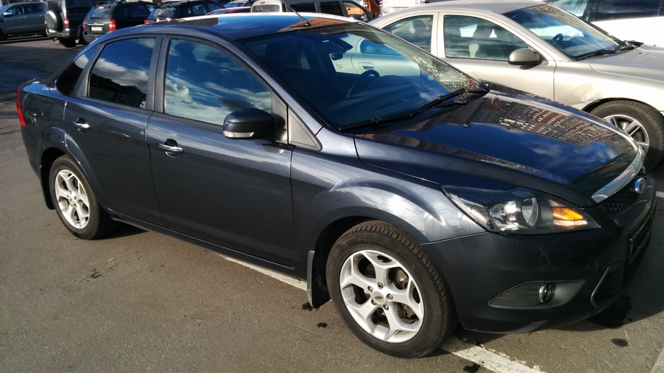 Ford Focus Sedan черный турбо трактор