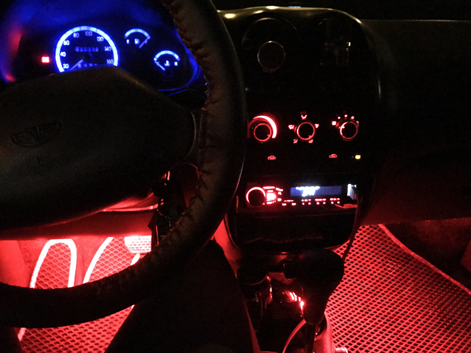 лампочка в салон дэу матиз. подсветка салона daewoo nexia. подсветка матиза. дэу матиз салон ночью. Matiz 3 2007 салон.