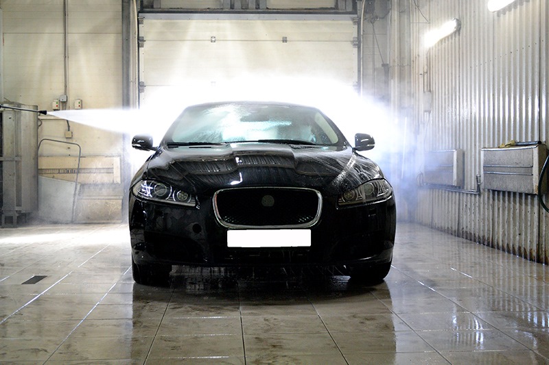 Jaguar XF антихром. Jaguar XF горит. Ягуар XF на парковке.