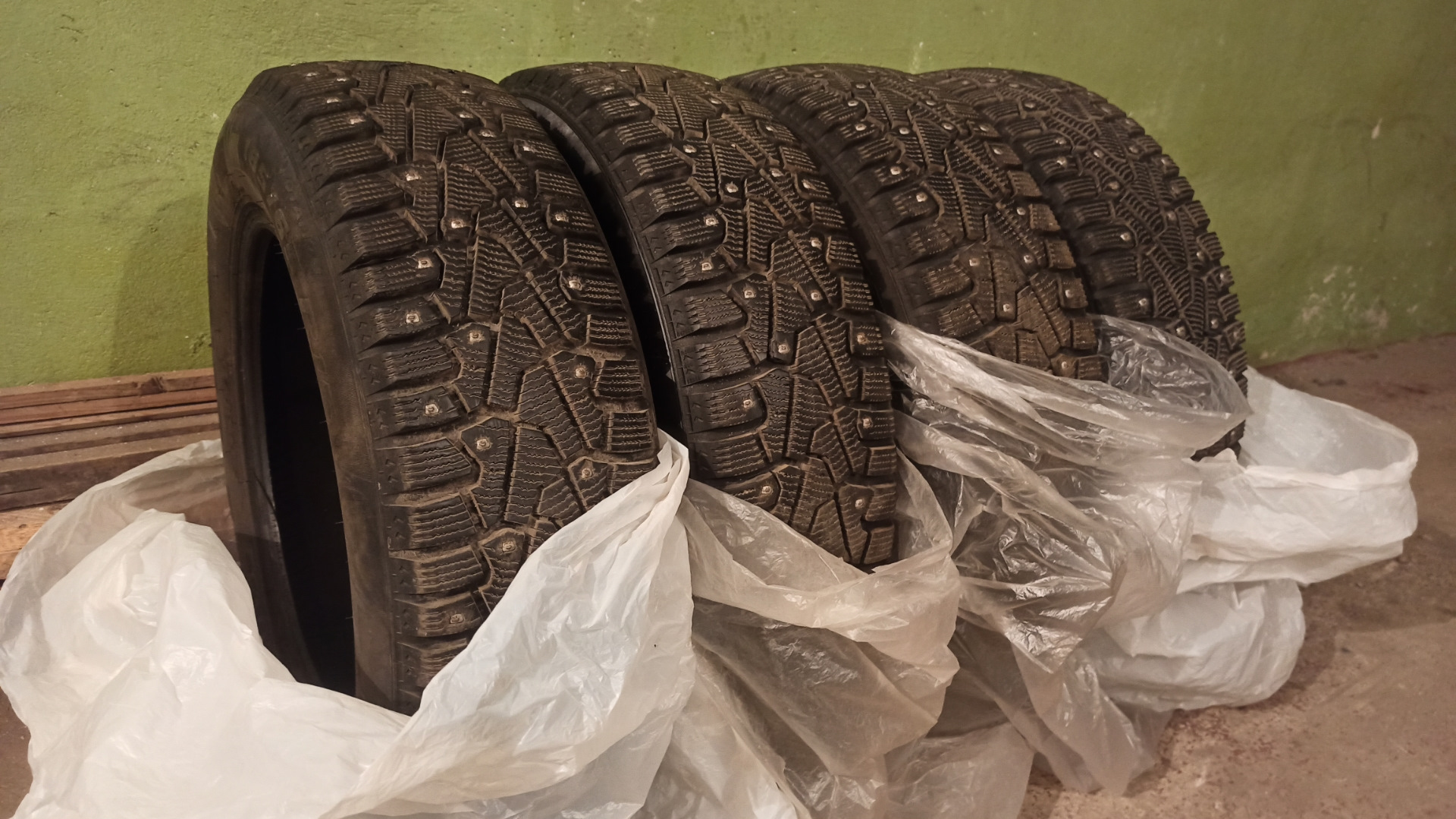 Шины пирелли формула айс зимние шипованные отзывы. Pirelli Ice Zero 185/65 r15. Резина зимняя r15 185/65 шипованная Киа Рио 4. SP Winter Ice 03 шина зимняя шипованная легковая 185/65r15 92t XL. Пирелли зима 2018.