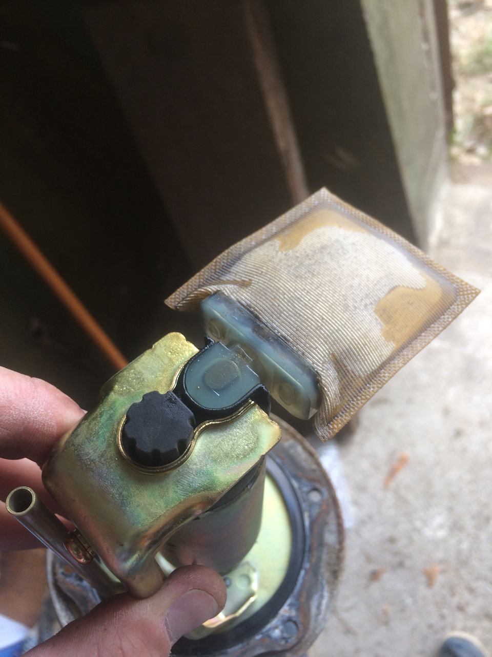 старая — Mitsubishi Galant (8G)