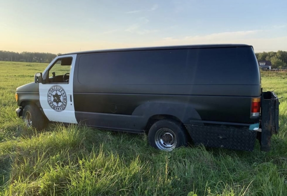 Броневик Ford Econoline