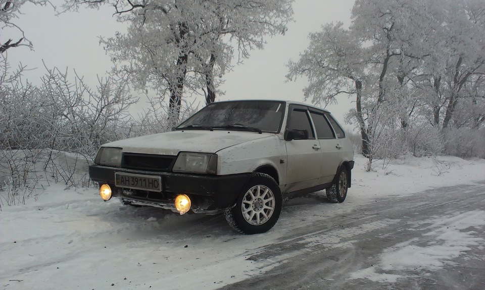 Зима 9. ВАЗ 2109 белая зимой. ВАЗ 2109 зима. ВАЗ 2109 белая зима. ВАЗ 2109 зимой.