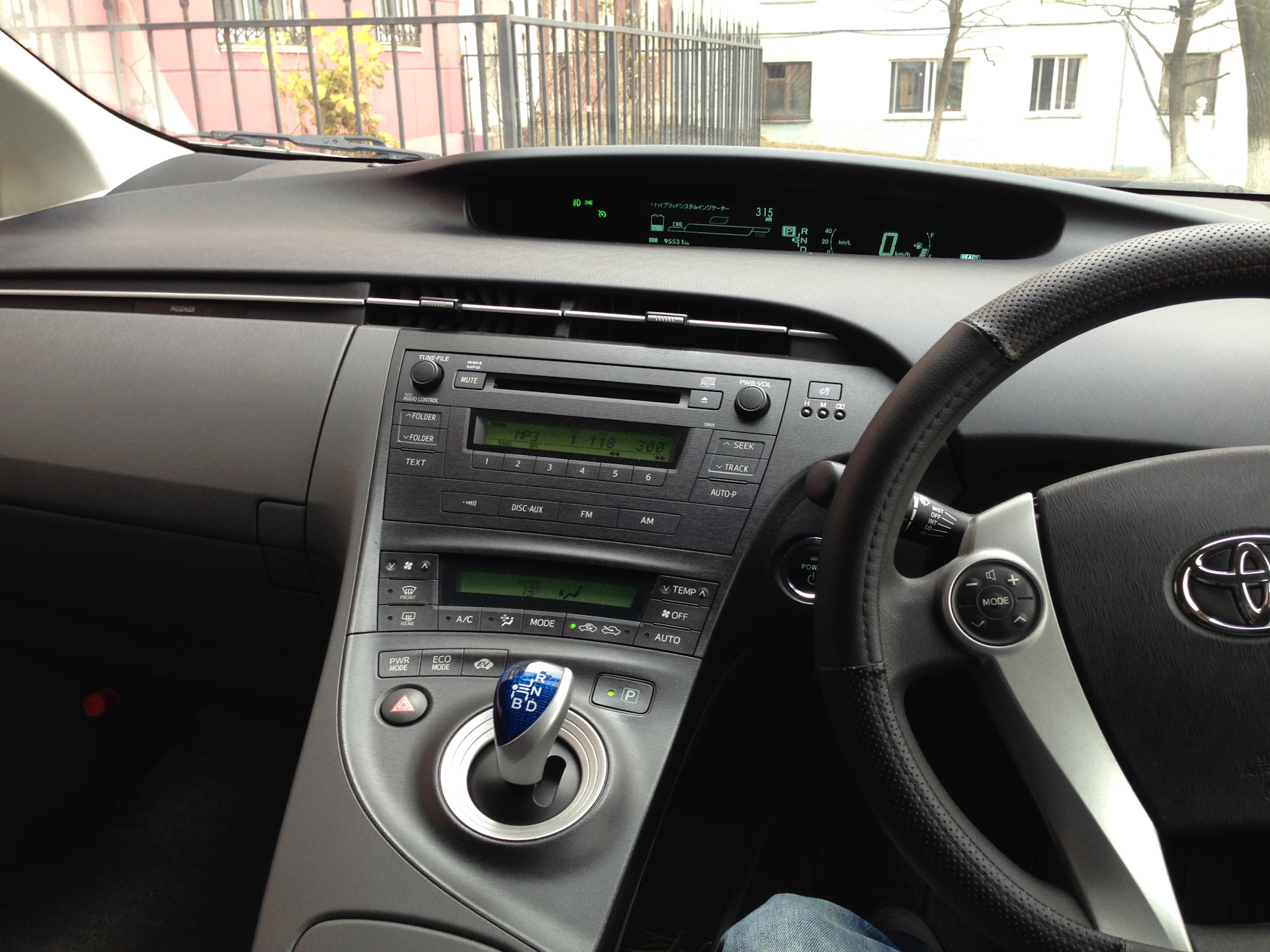 Как снять магнитолу приус 30 Зимой у всех хондра? - Toyota Prius (30), 1,8 л, 2009 года наблюдение DRIVE2
