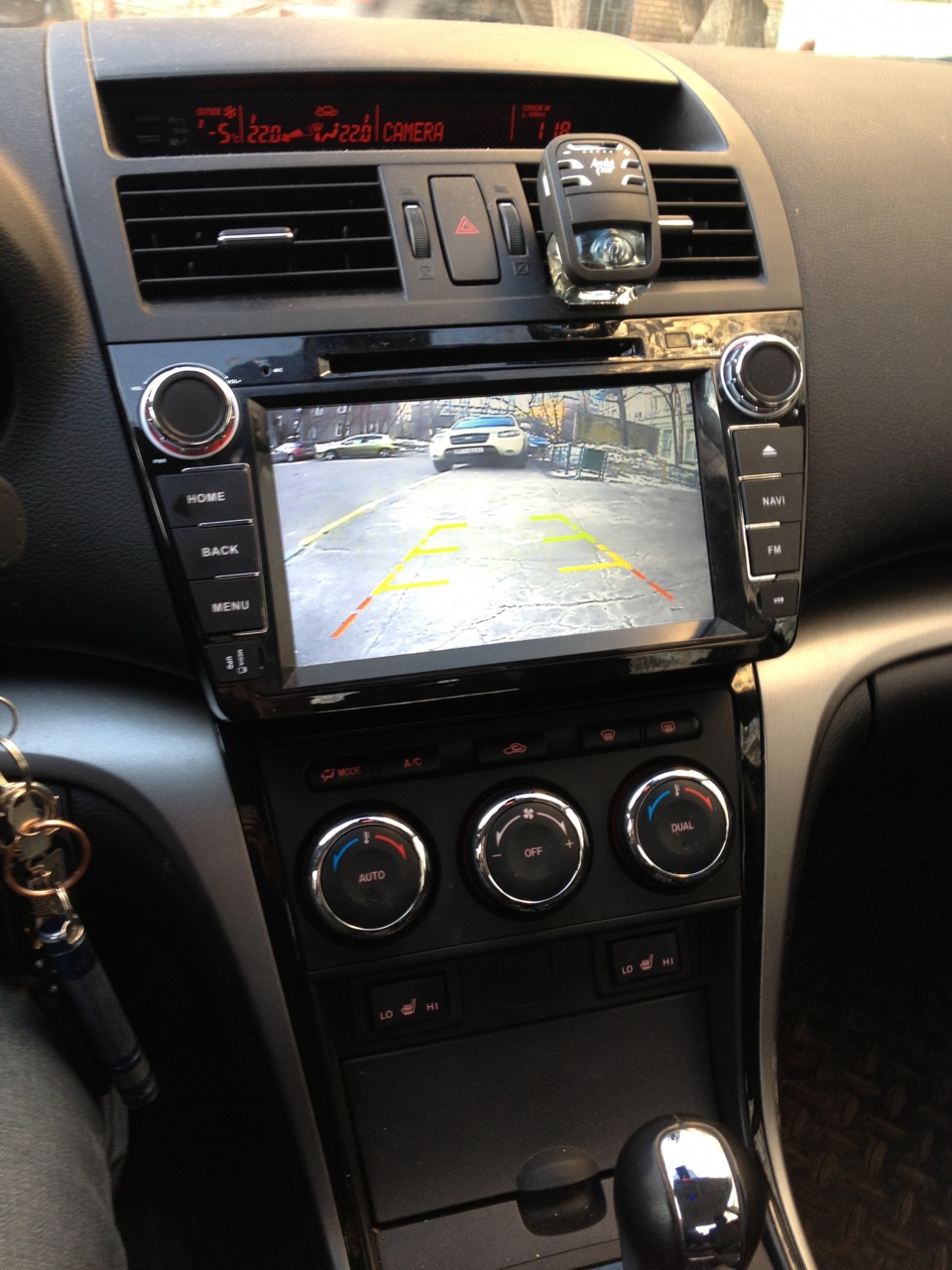 Экран мазда 6. Магнитола 2 din Mazda 6 GH. Mazda 6 GH магнитола андроид. Штатная магнитола Мазда 6 GH С экраном.
