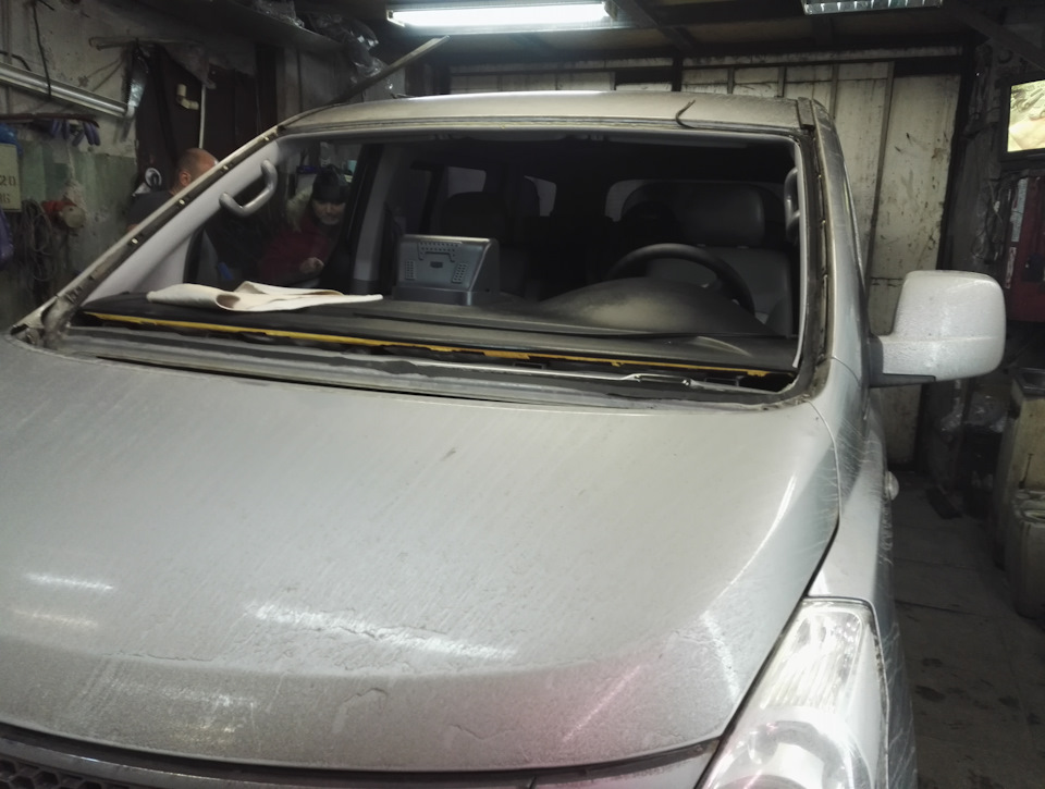 стекло лобовое на hyundai starex h-1 2005г. стекло лобовое на hyundai starex h-1 2005г. лобовое стекло hyundai starex. лобовое стекло хендай гранд старекс 2013. стекло лобовое на hyundai grand starex.