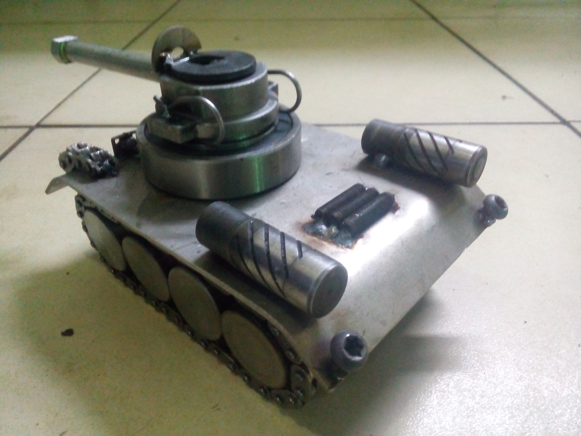 Макет танка своими руками из подручных материалов