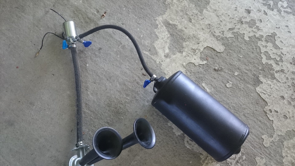 КАМАЗовский сигнал на мопед или дело было вечером делать было нечего ...