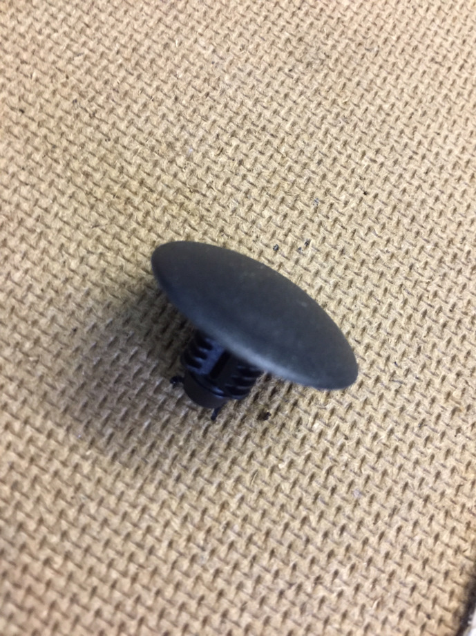 Клипса утеплителя капота 1118. Пистон citroen/peugeot 7928. Пистон обшивки капота. Клипса утеплителя капота 2110. 8112637010 клипса утеплителя капота.