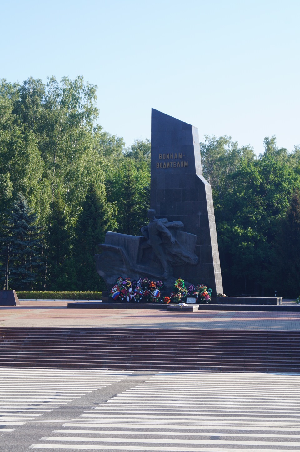 Памятник воинам водителям в брянске фото