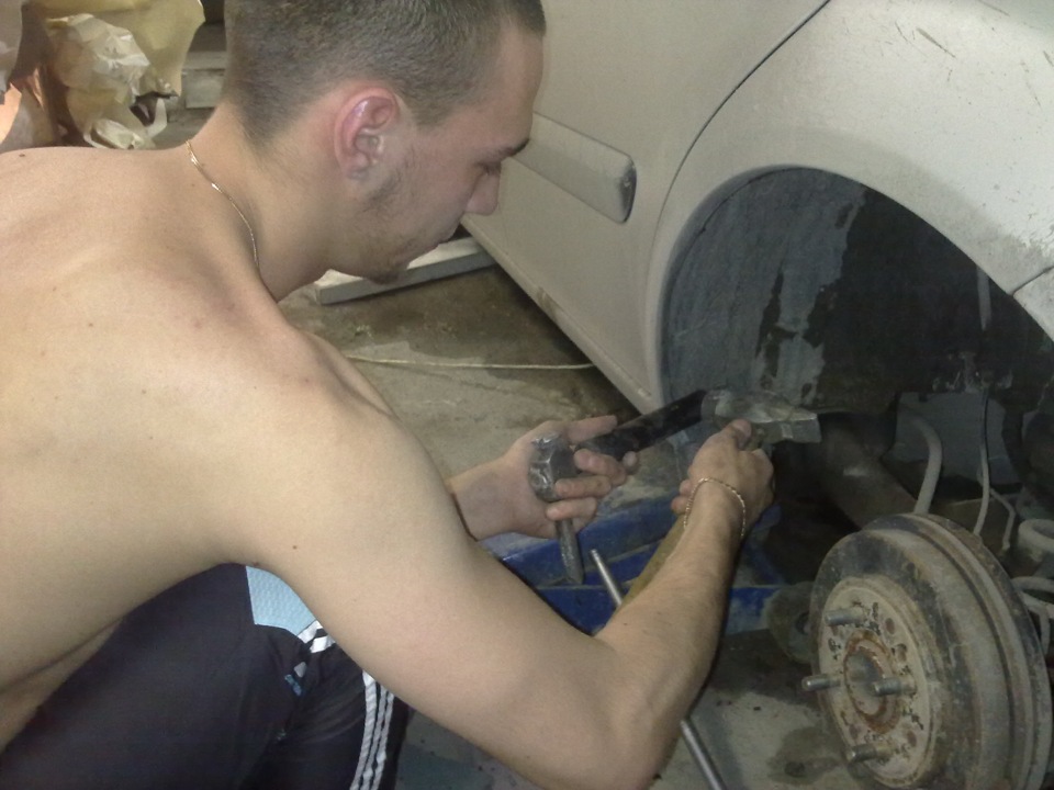 загиб медной трубы. загибаем кромки арок на машине. линия сгиба. загнуть во внутрь. загнуть во внутрь.