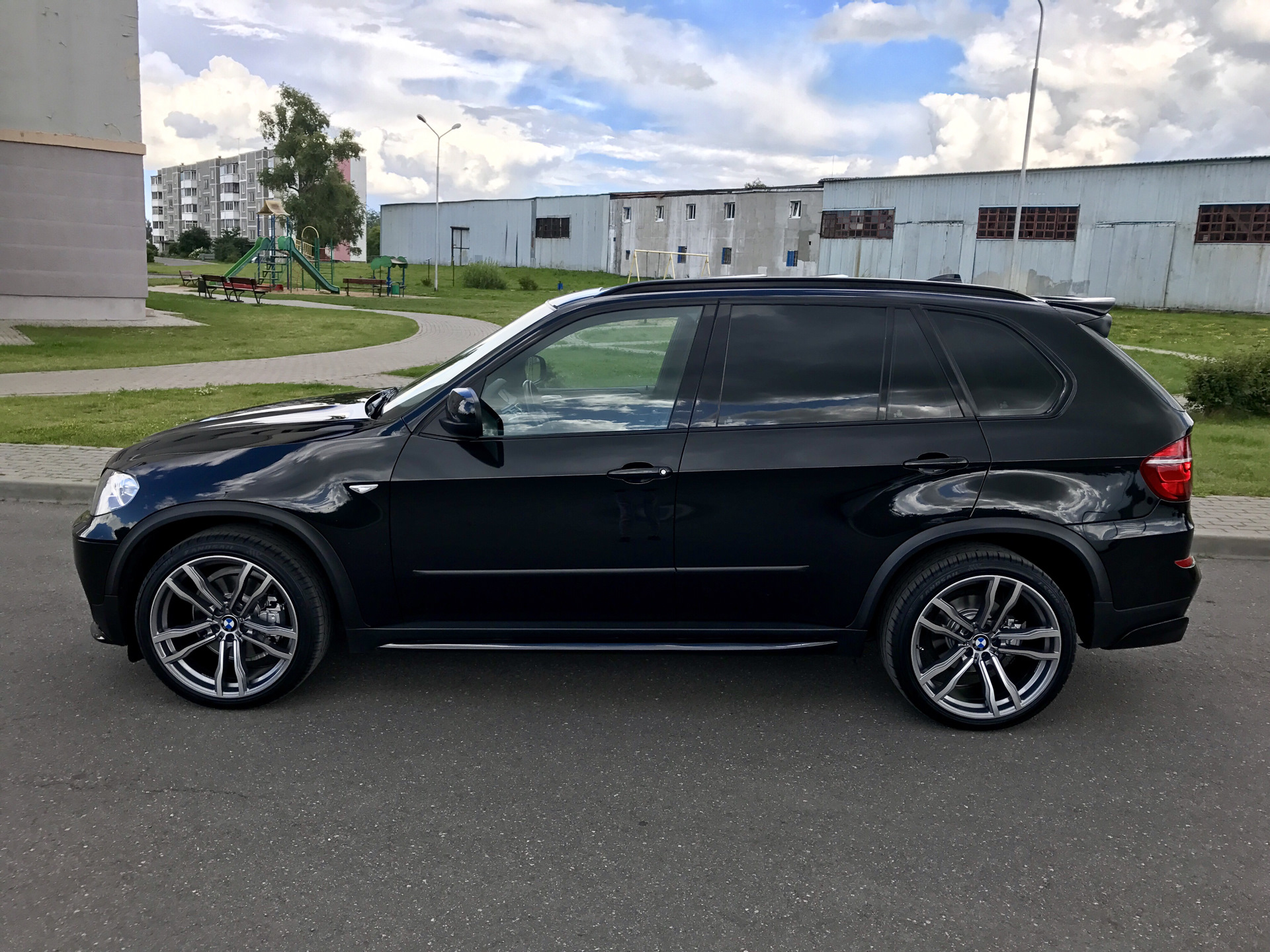 Диски x5m. 612 Стиль на BMW e70. Диски БМВ х5 r20. БМВ х5 е70 r21. BMW x5 e70 599 стиль.