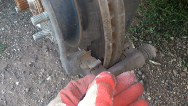 Снимаем и чистим противоскрипные пластины. — Mazda CX-5 (1G)