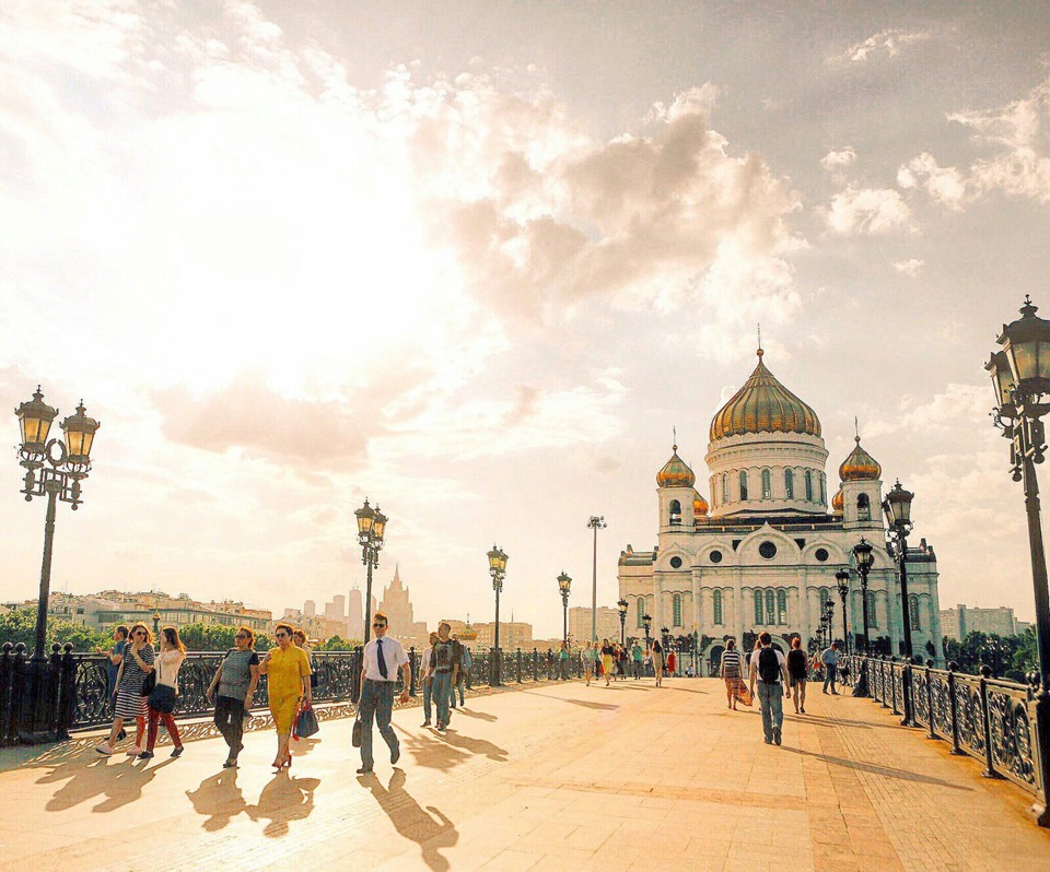 Время лета москва. С первым днём лета Москва. Лето в Москве квадратные картинки.