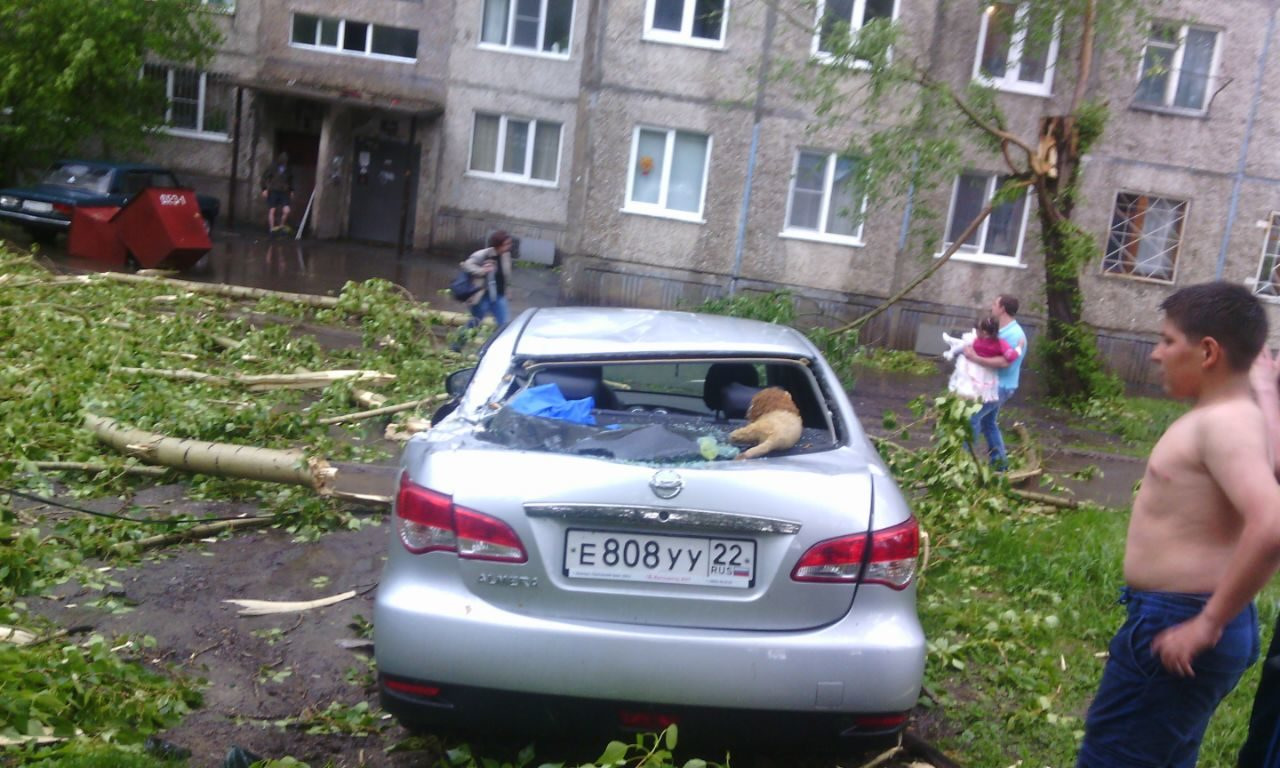 Показать ураган в барнауле. Ураган на Алтае. Последствия урагана на Алтае. Ураган прокаченную. Последствия смерча на Алтае.