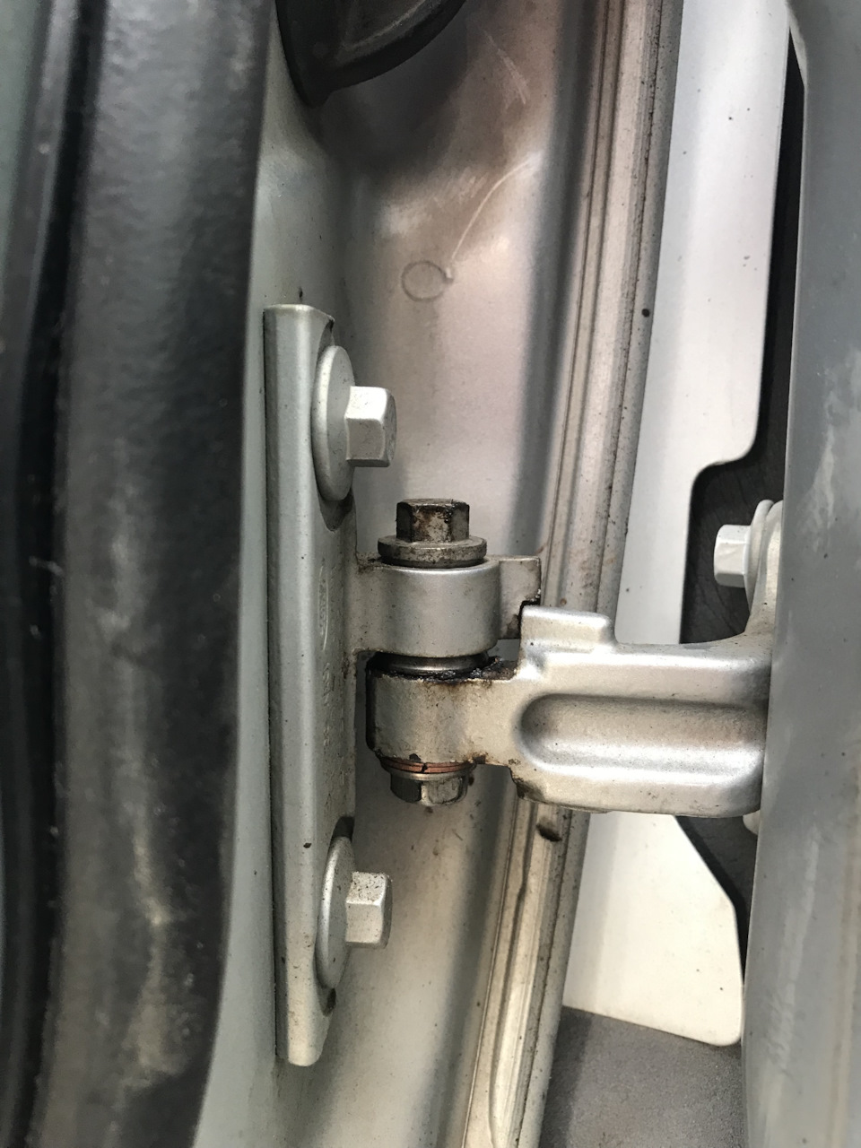 Износ втулок водительской двери на Фрилендер 2 — Land Rover Freelander ...