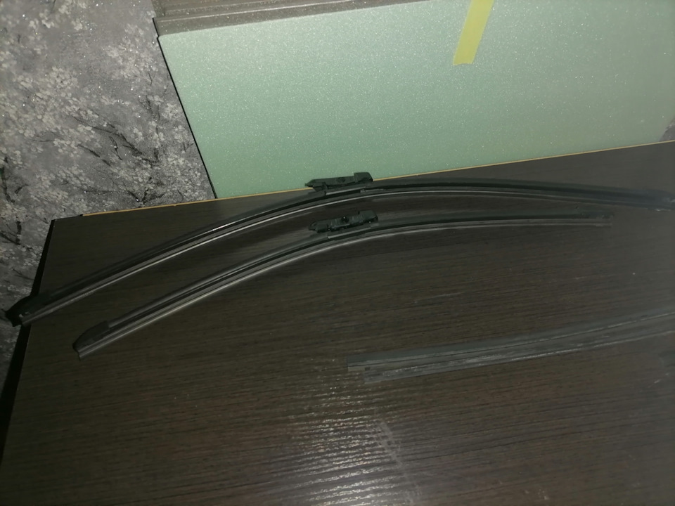 Замена резинок в бескаркасных дворниках — Volkswagen Passat B6, 1,9 л ...