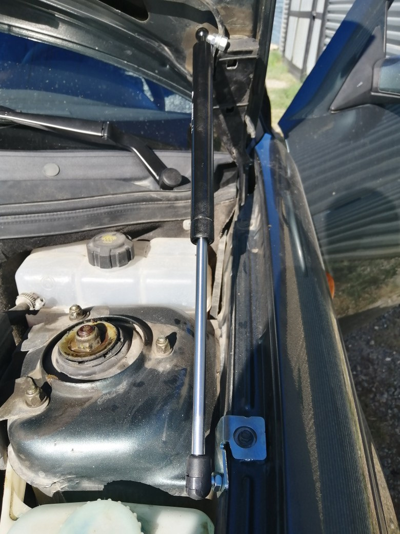 Развал. Удаление иммобилайзера. Газовые упоры капота. — Lada Приора ...