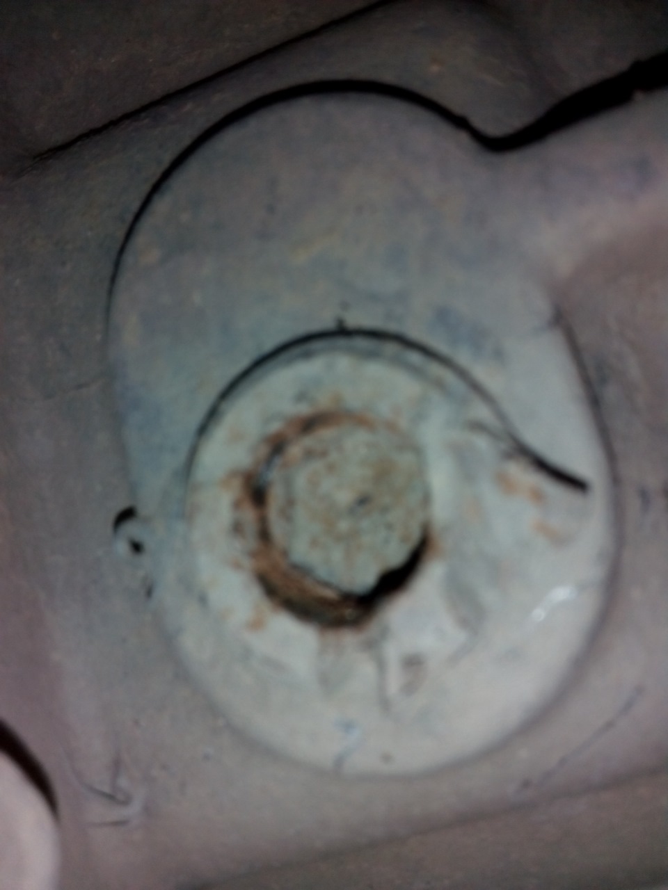 и так меняем масло в коробке если сорваны грани на заливной пробке ...