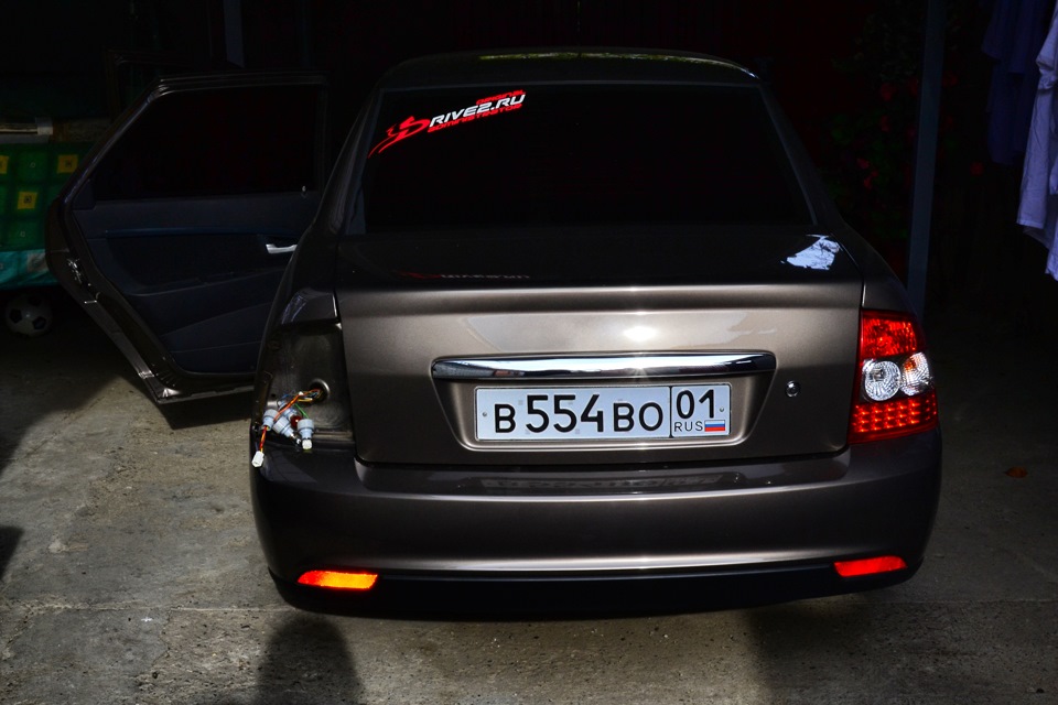 Приора седан белый свет фар. Диоды приора. Диодные катафоты приора хэтчбек. Диодные лампы освещения номерного знака приора. Туманки приора 2.