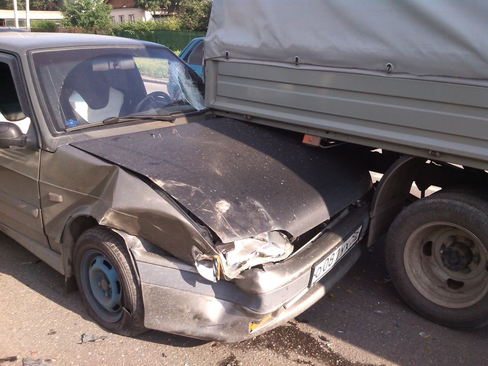 Как я провел вечер пятницы — Lada 2115, 1,5 л, 2001 года | ДТП | DRIVE2