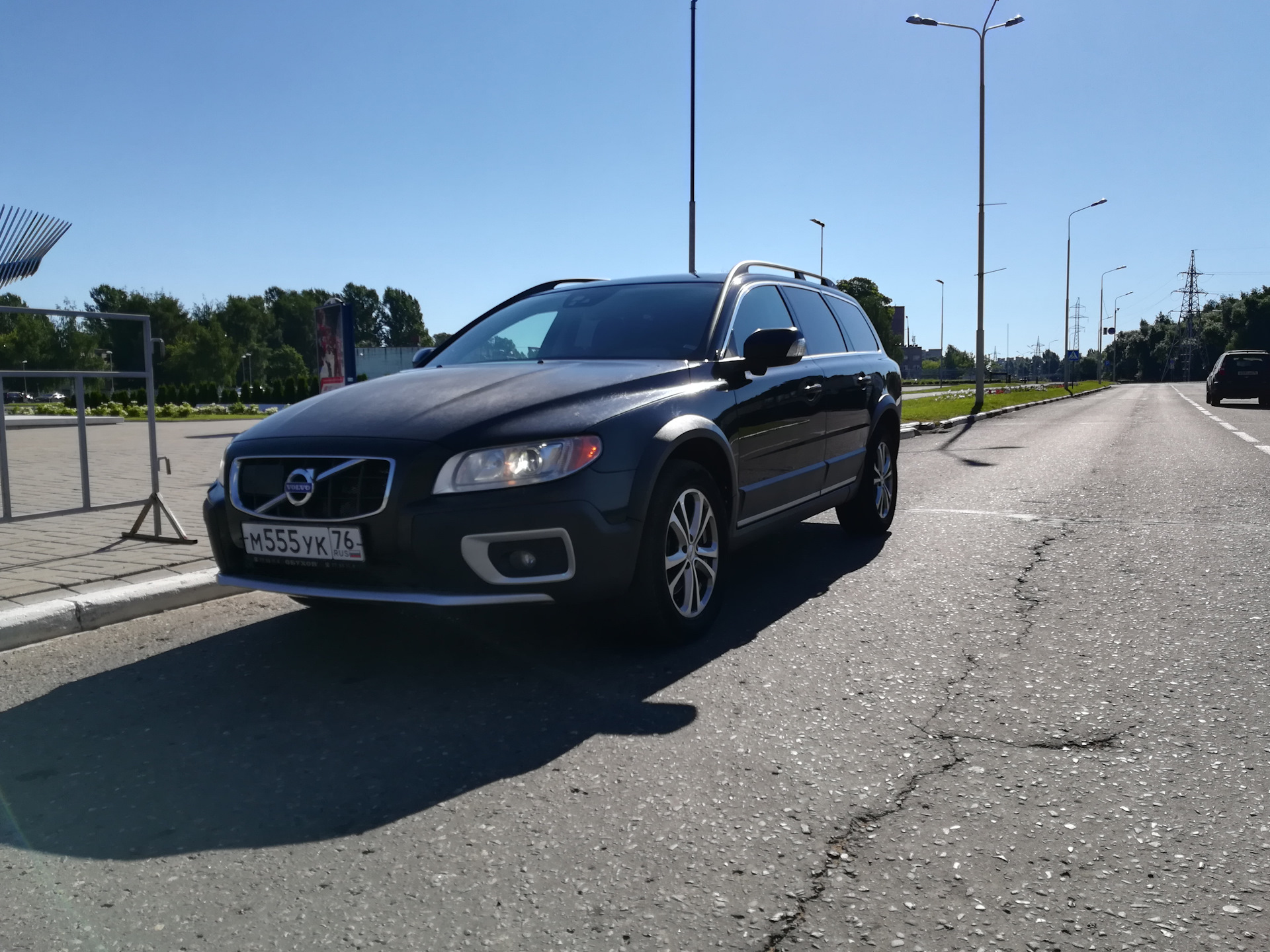 Помутневшая пленка на капоте — Volvo XC70 III, 2,4 л, 2013 года |  фотография | DRIVE2