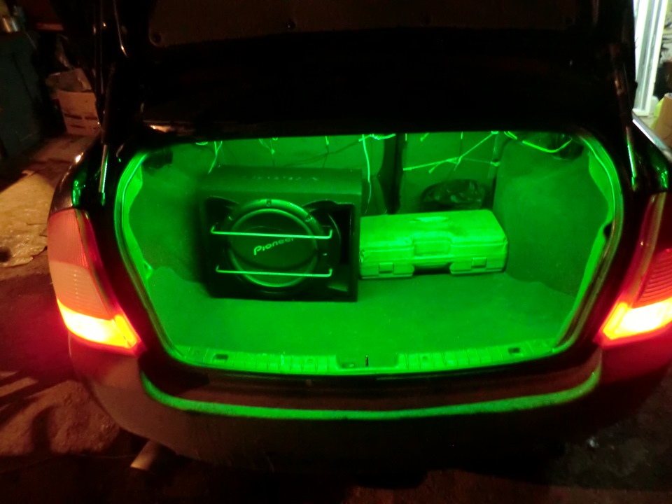 Свет в багажнике (зелёная радость) — Lada Калина седан, 1,6 л, 2007 ...