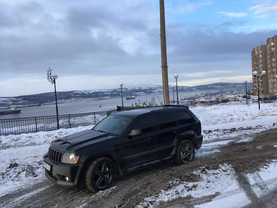 Jeep Grand Cherokee srt8 черный