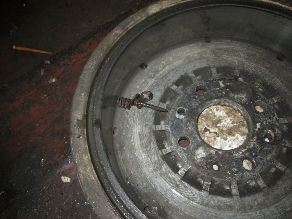 Подклинивало заднее колесо при попадании в ямку — Lada 21013, 1,6 л ...