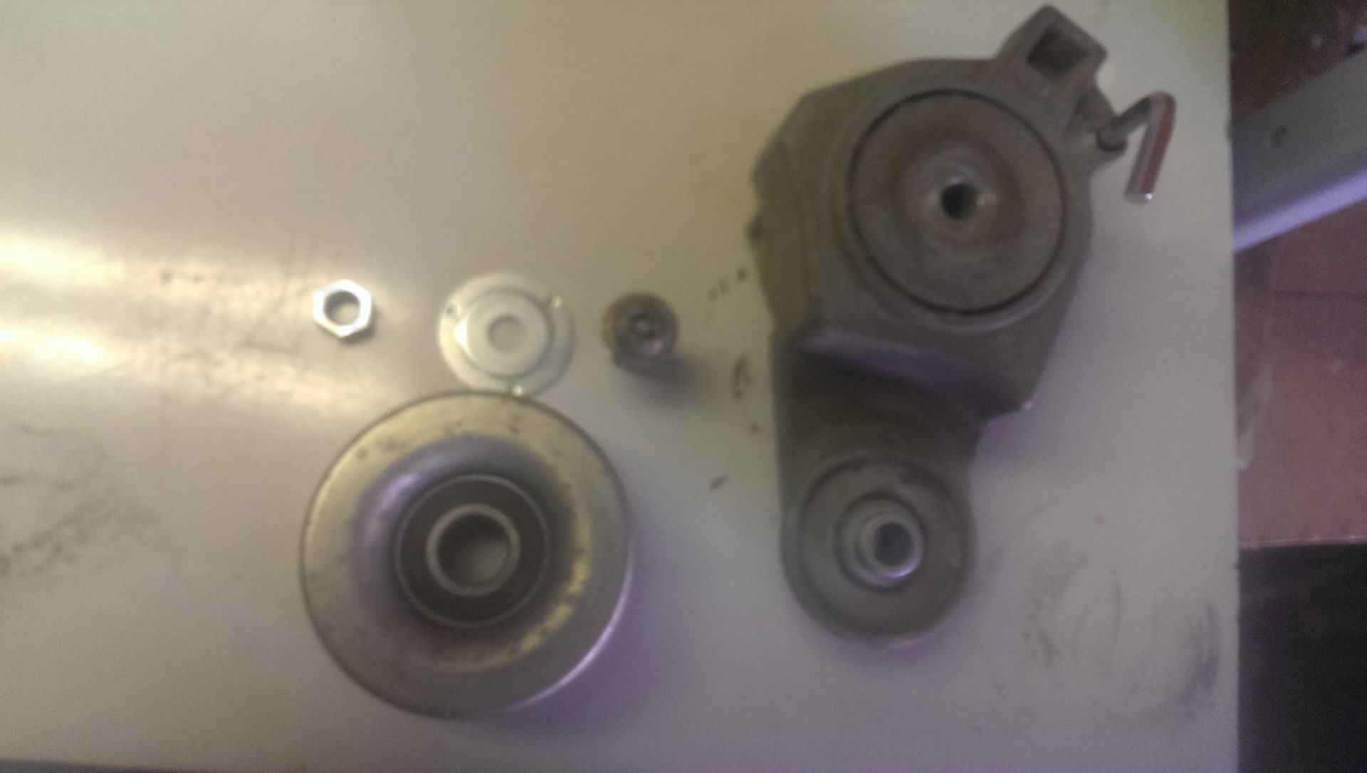 Abtmi1023. Mitsubishi 1345a078 натяжитель приводного ремня генератора. Md362861 натяжитель ремня грм mitsubishi pajero 00. Gmbgh. натяжитель ремня паджеро.