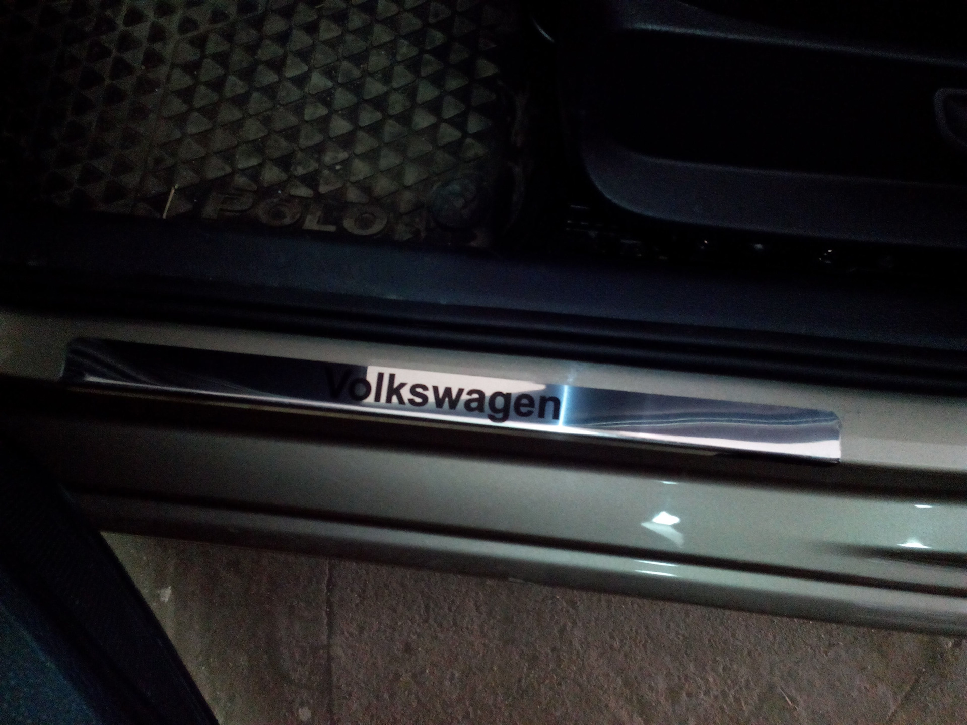 Накладки порогов и "сабля" на дверь багажника — DRIVE2