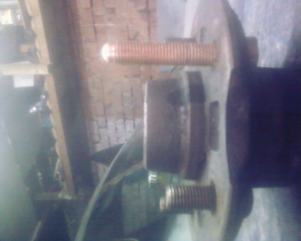 замена колесных шпилек — Toyota Crown (S130), 2 л, 1990 года | своими ...