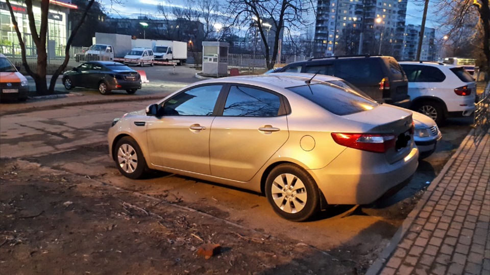 Kia Rio 2013 золотистый