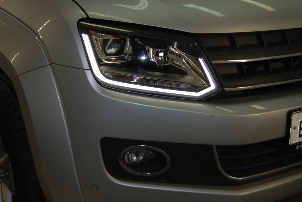 Pickups also want a tuner Installation restyled xenon headlights on VW Amarok