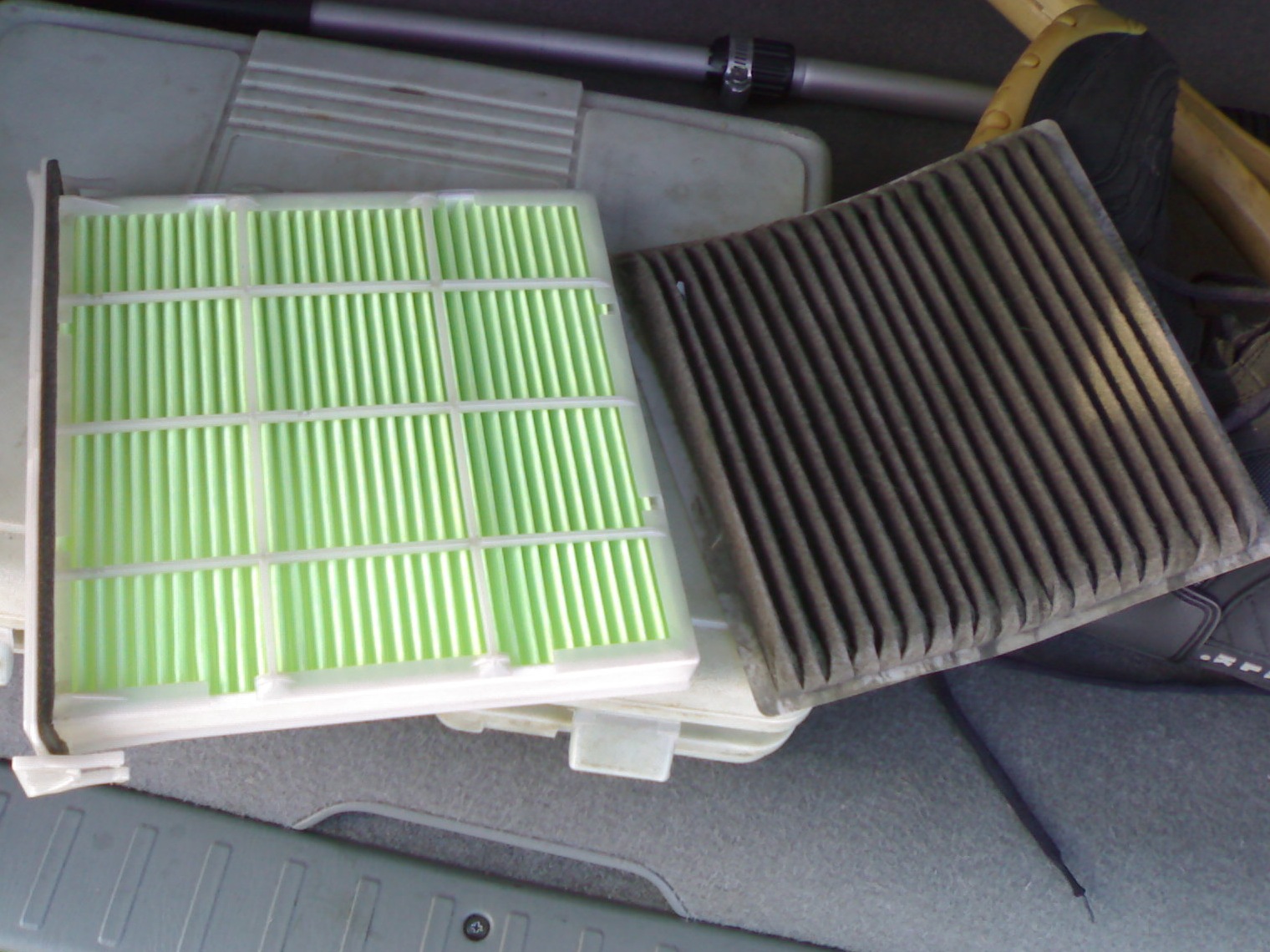 Cabin filter replacement - Toyota Hilux Surf 34L 2002