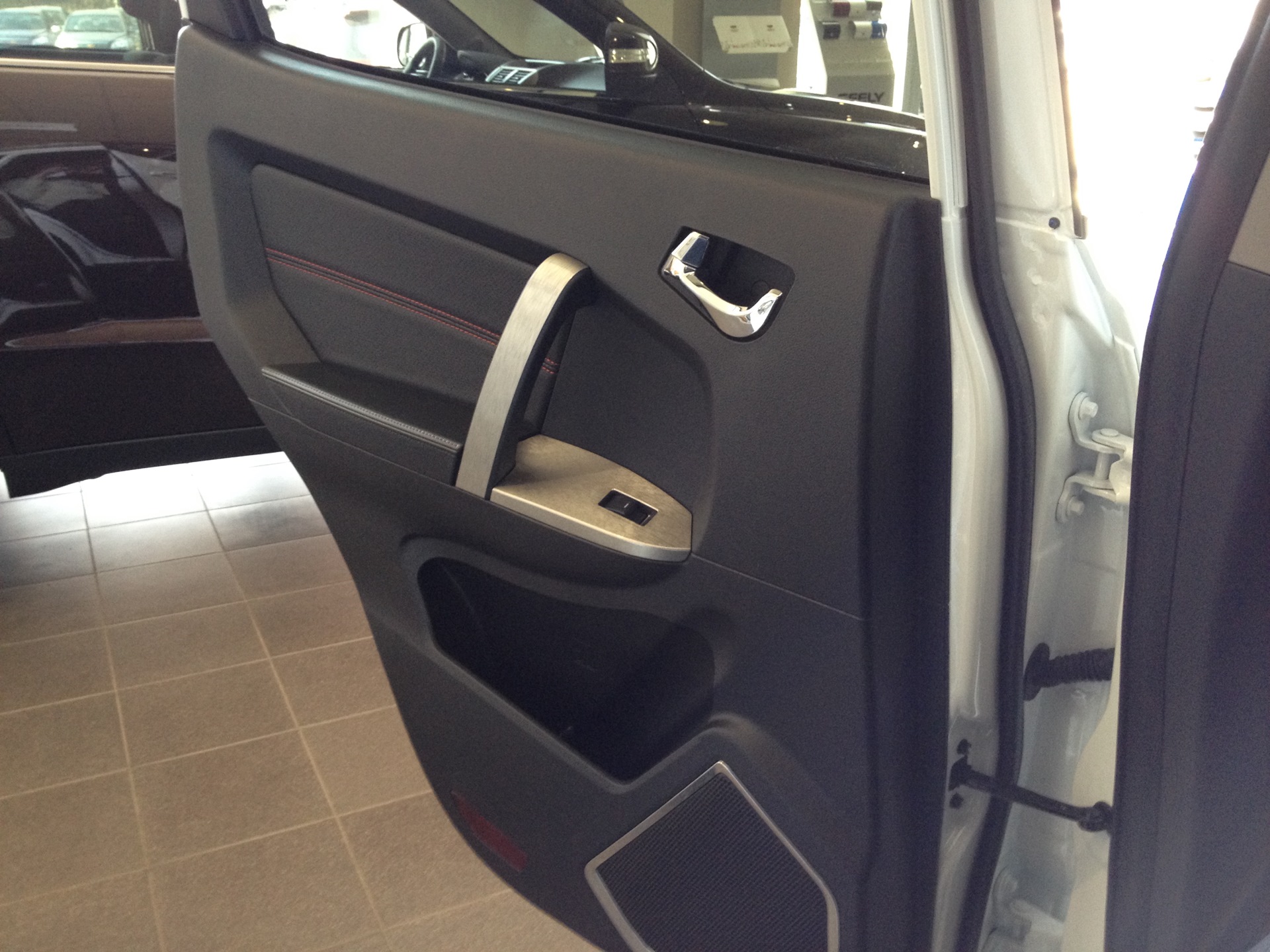 Geely emgrand x7 как снять дверные карты