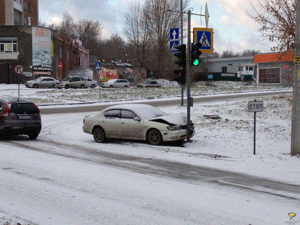 День жестянщика. Сегодня день жестянщика. Гололед и снег сегодня в Новосибирске. Гололед в Новосибирске сегодня.