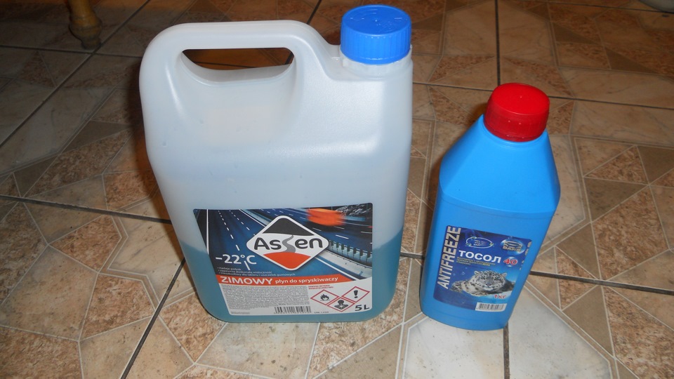 Лада гранта бачок незамерзайка. Тосол в омыватель. Бак незамерзайка 2107. Аляска тосол аляска 20л. Бачок для незамерзайки тойота рав 4.