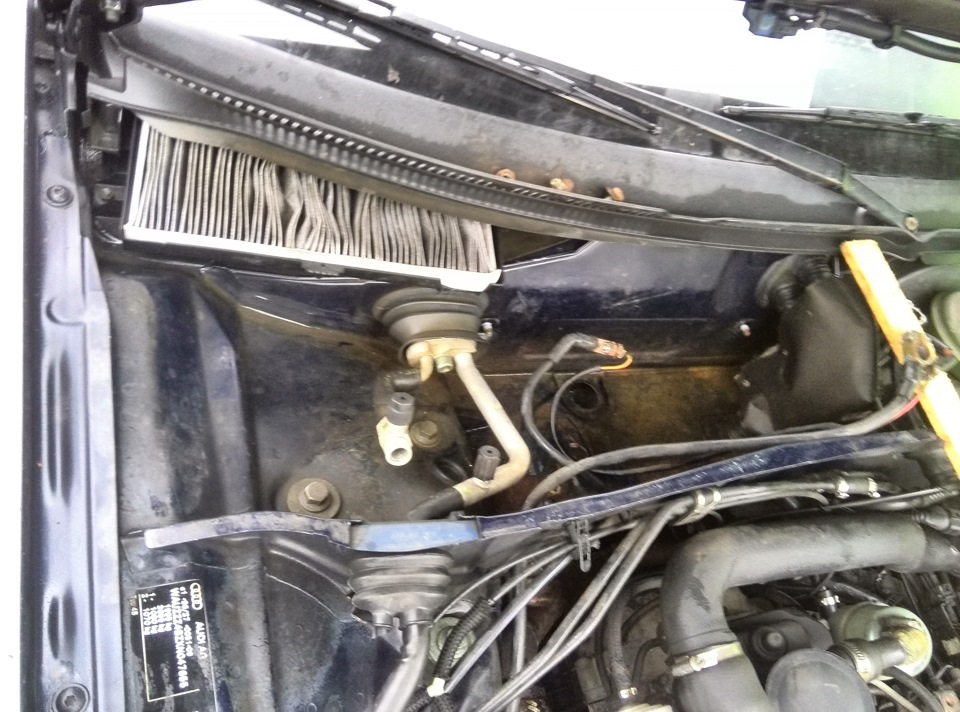 Замена салонного фильтра и чистка ливневки под АКБ — Audi A6 (C5), 1,9 ...