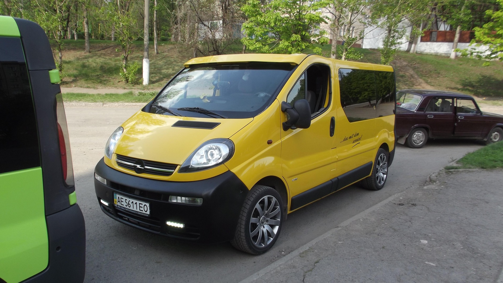 Виваро трафик. Opel Vivaro. Опель Виваро 1.9 дизель. Опель Виваро желтый 2004. Opel Vivaro 2002.