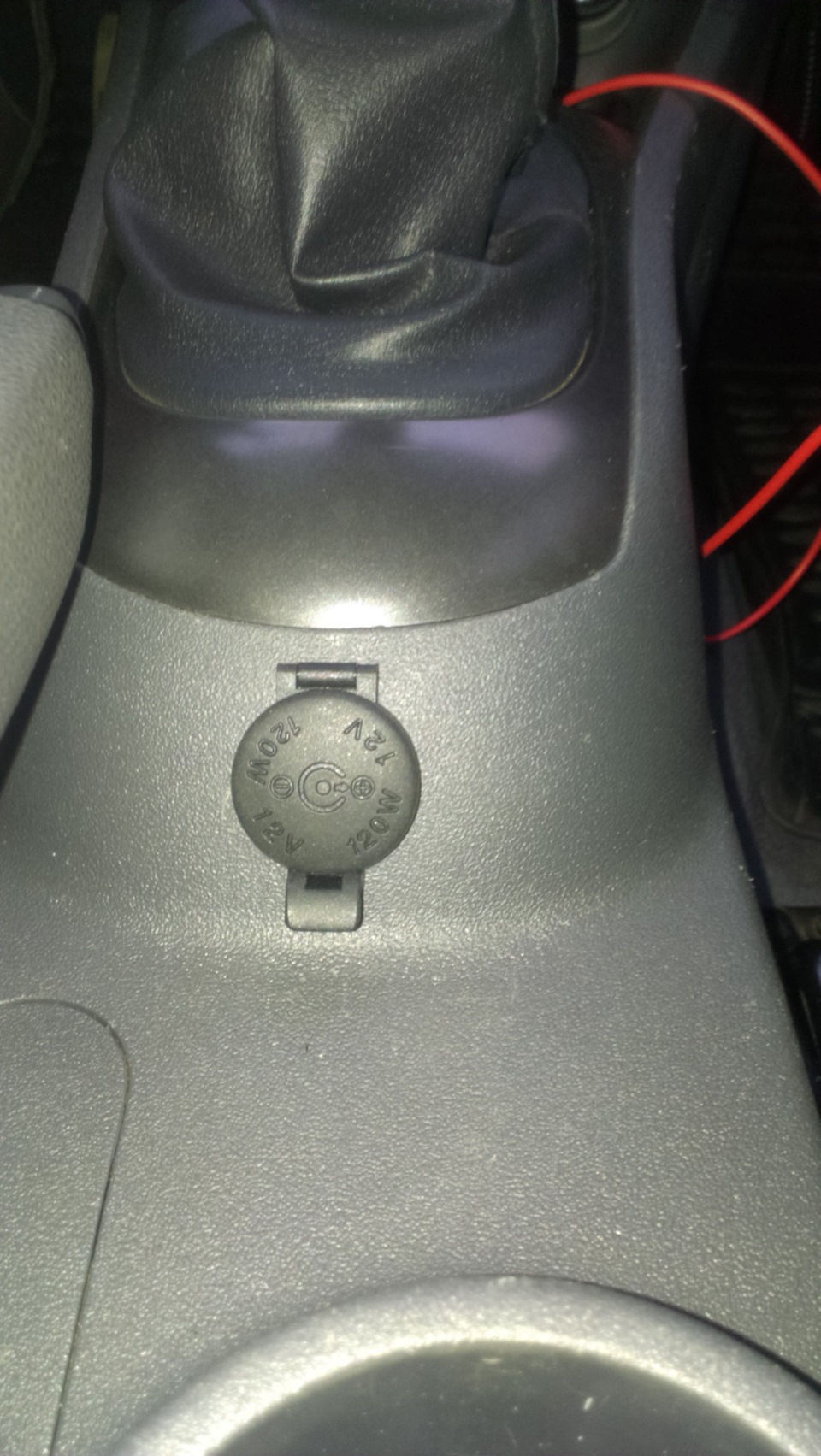 Дополнительная розетка 12V — KIA Rio (2G), 1,4 л, 2010 года ...